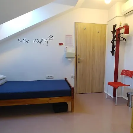 Hostel Goodlebang