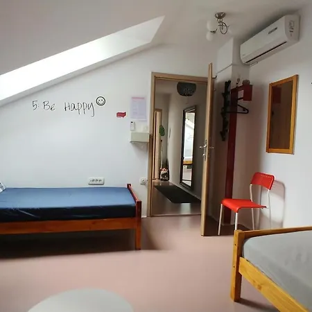 Hostel Goodlebang